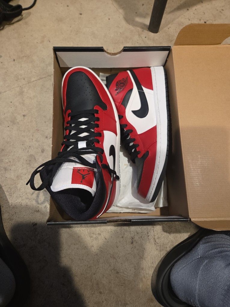 Jordan 1 Mid