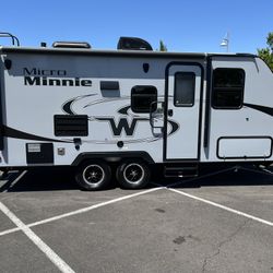 2017 Winnebego Ultra Mini Travel Trailer