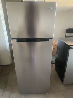 Vissani 7.2 cu. ft. Top Freezer Refrigerator in Fingerprint Resistant Stainless Steel Look