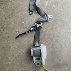 LEFT SEAT BELT FOR 2010-2015 TOYOTA PRIUS REGULAR 1.8 OEM