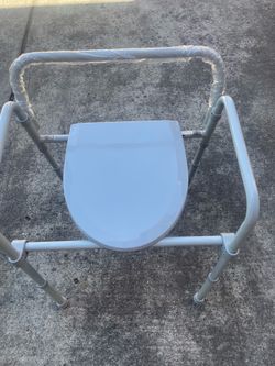 Drive medical bedside commode