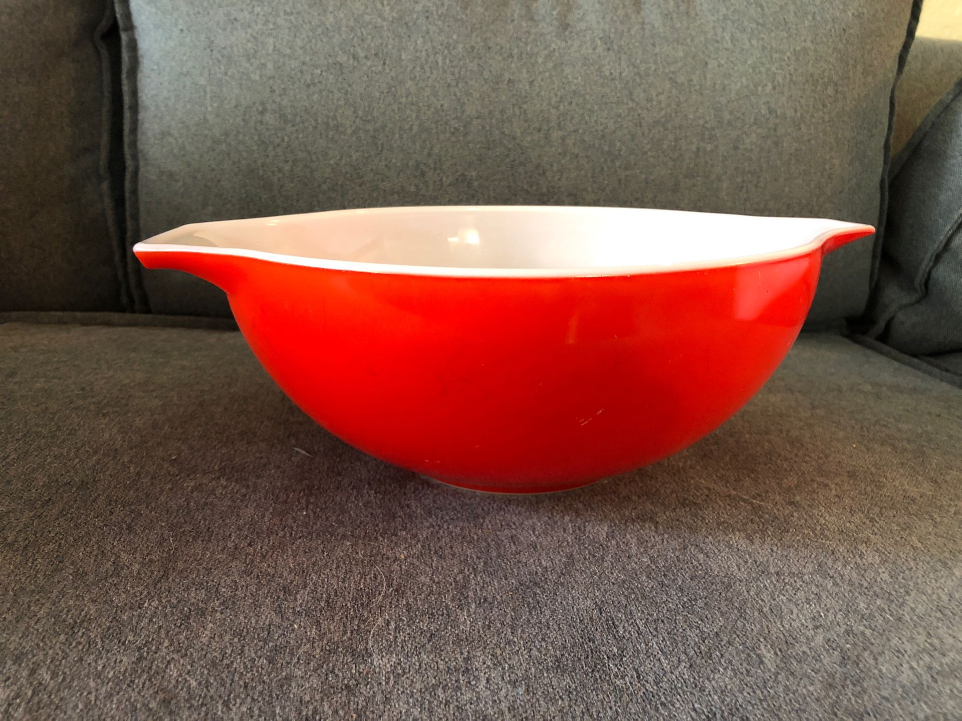 Vintage Red Pyrex 4 quart bowl