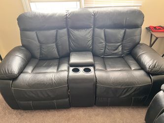 Recliner sofas