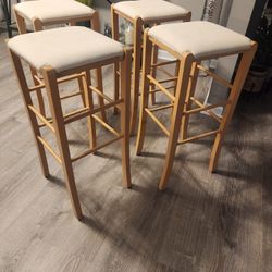 4 Bar Stools 