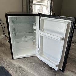 Mini Fridge Hisense
