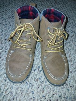 Boys Cat And Jack Boots Size 3