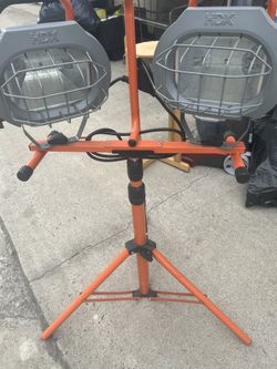5.0 5.0 out of 5 stars 3 Reviews Ironton Halogen Dual Head Tripod Portable Work Light - 1000 Watts