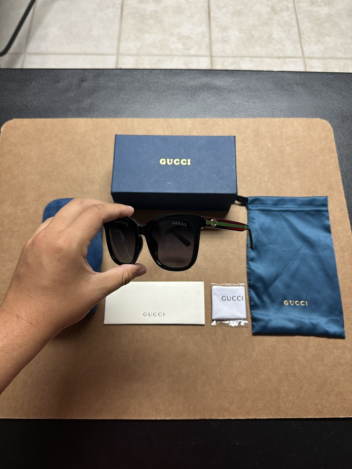 NEW* Gucci Green and Red Round Frames and Dark Lenses Women’s Sunglasses