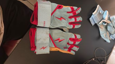 Bruce Bolts Size Adult Large and Size adult medium