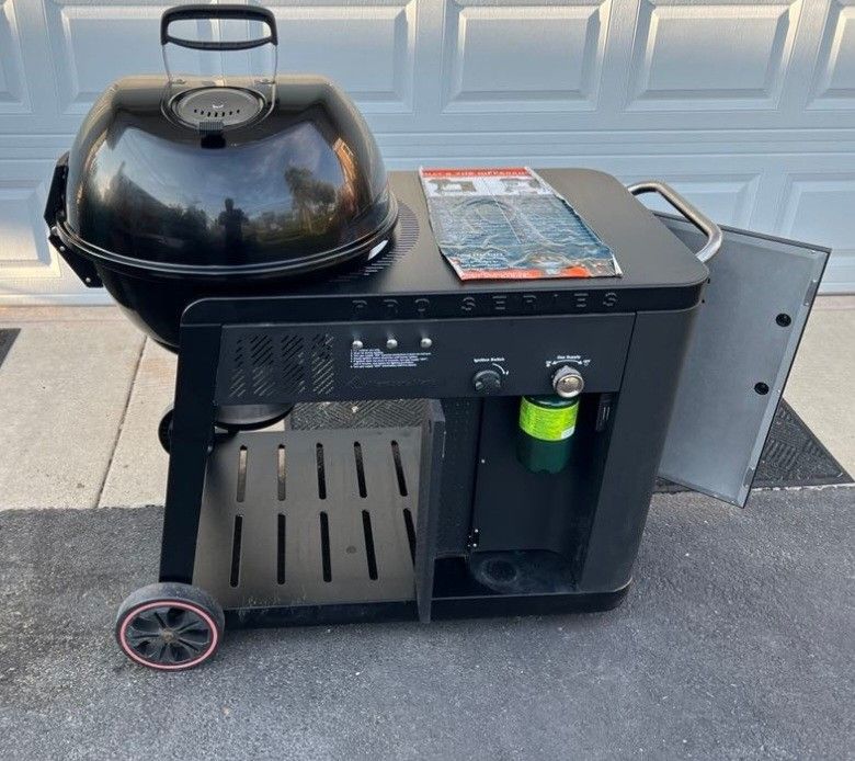 Members Mark Pro Series Charcoal Grill with Gas Assist
