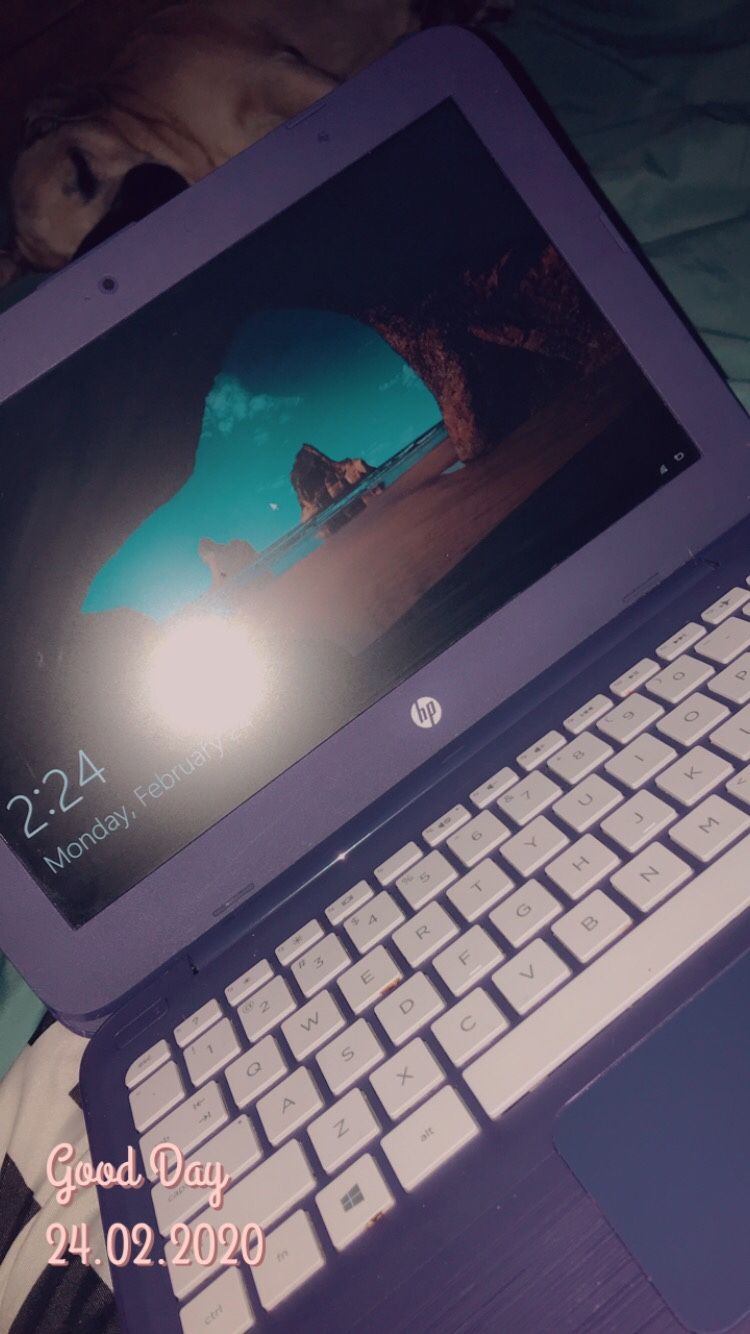 Windows 10 HP Laptop (purple)