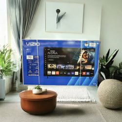 HD269 70” Vizio smart 4k led Uhd tv floor model 