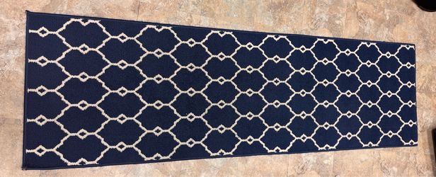 2’3” x 7’6” Blue runner outdoor rug