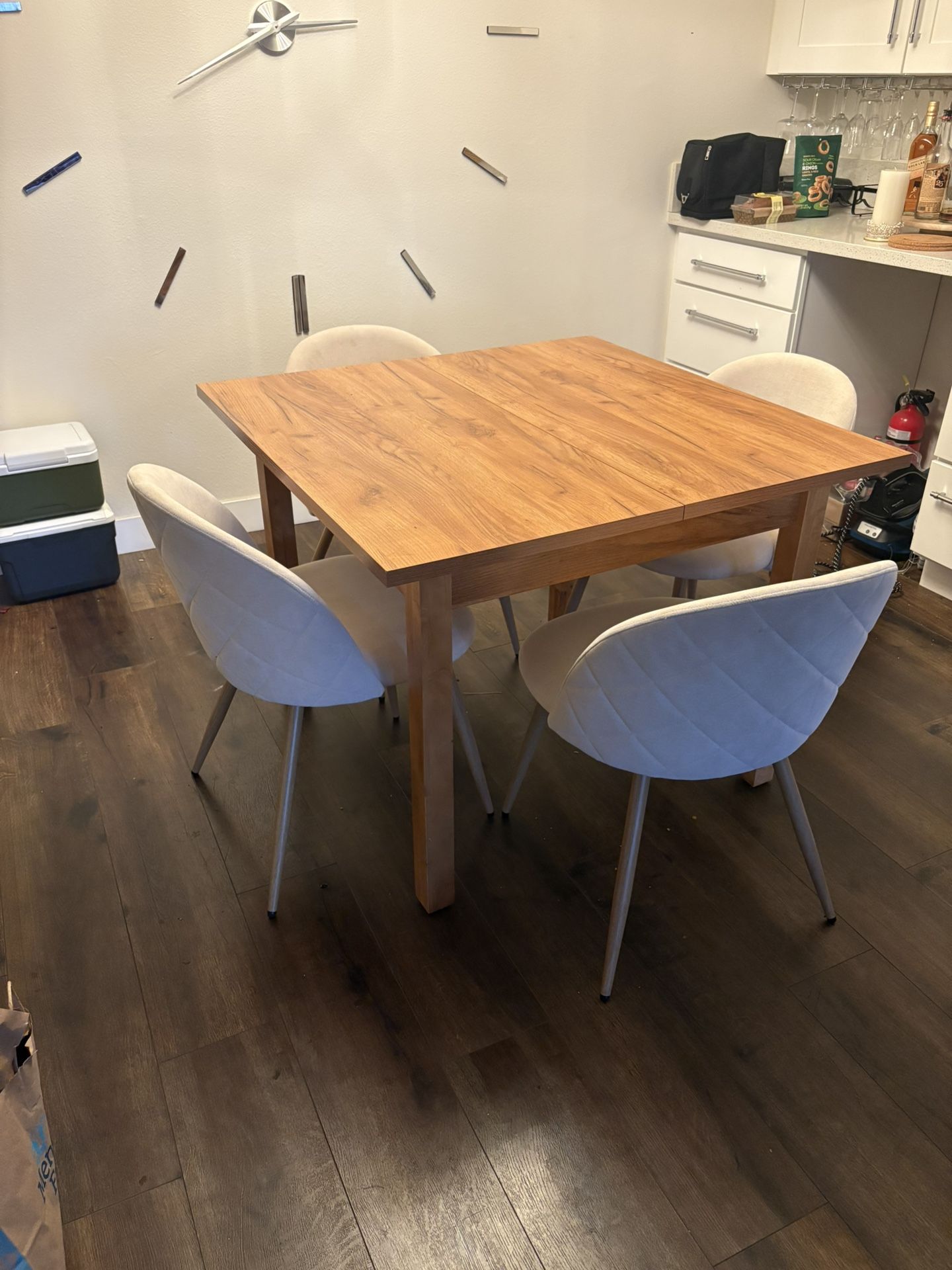 4 Seater Dining Table 