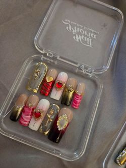 Nailphoria heart and gold reusable nails