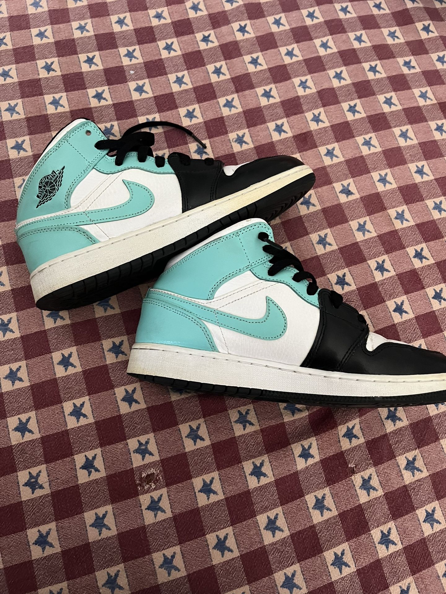 Size 6.5y Or Woman’s Size 8 Jordan Tropicals