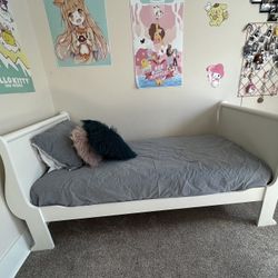 Twin Sleigh Bed By Baronet