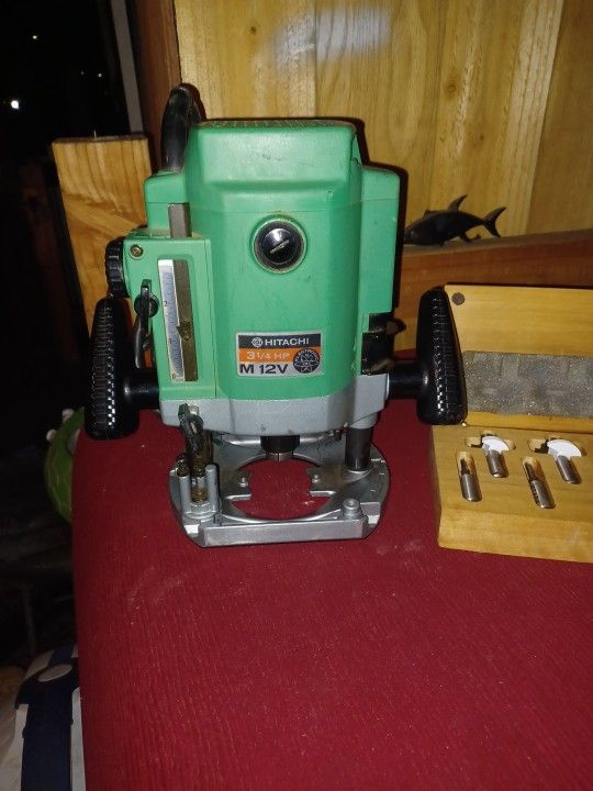 Hitachi Router And Jesada 13pcs Bit Set