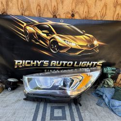 Ford ESCAPE LEFT USED OEM HEADLIGHT (2017-2019)