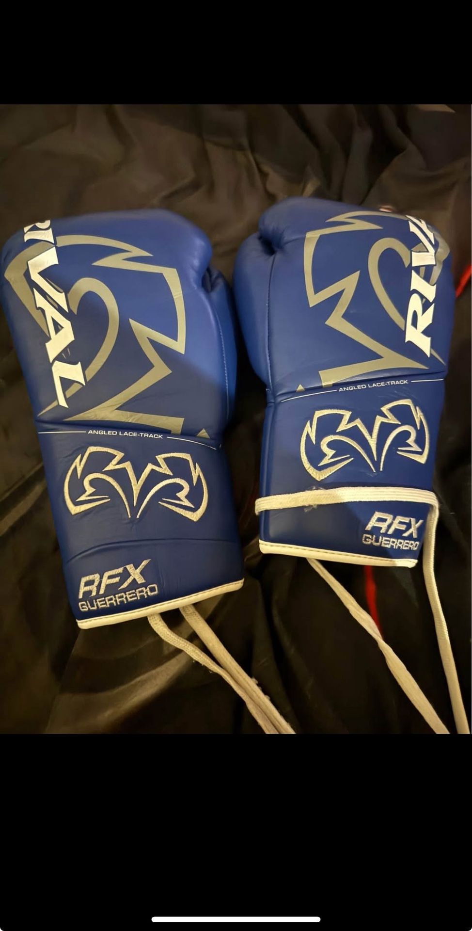 Rival Pro Boxing Gloves 10oz XL
