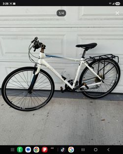 Giant Hybrid Size Medium Wheels 700cc Speeds 21 carbon front forks