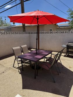 Patio Table And 4 Chairs 