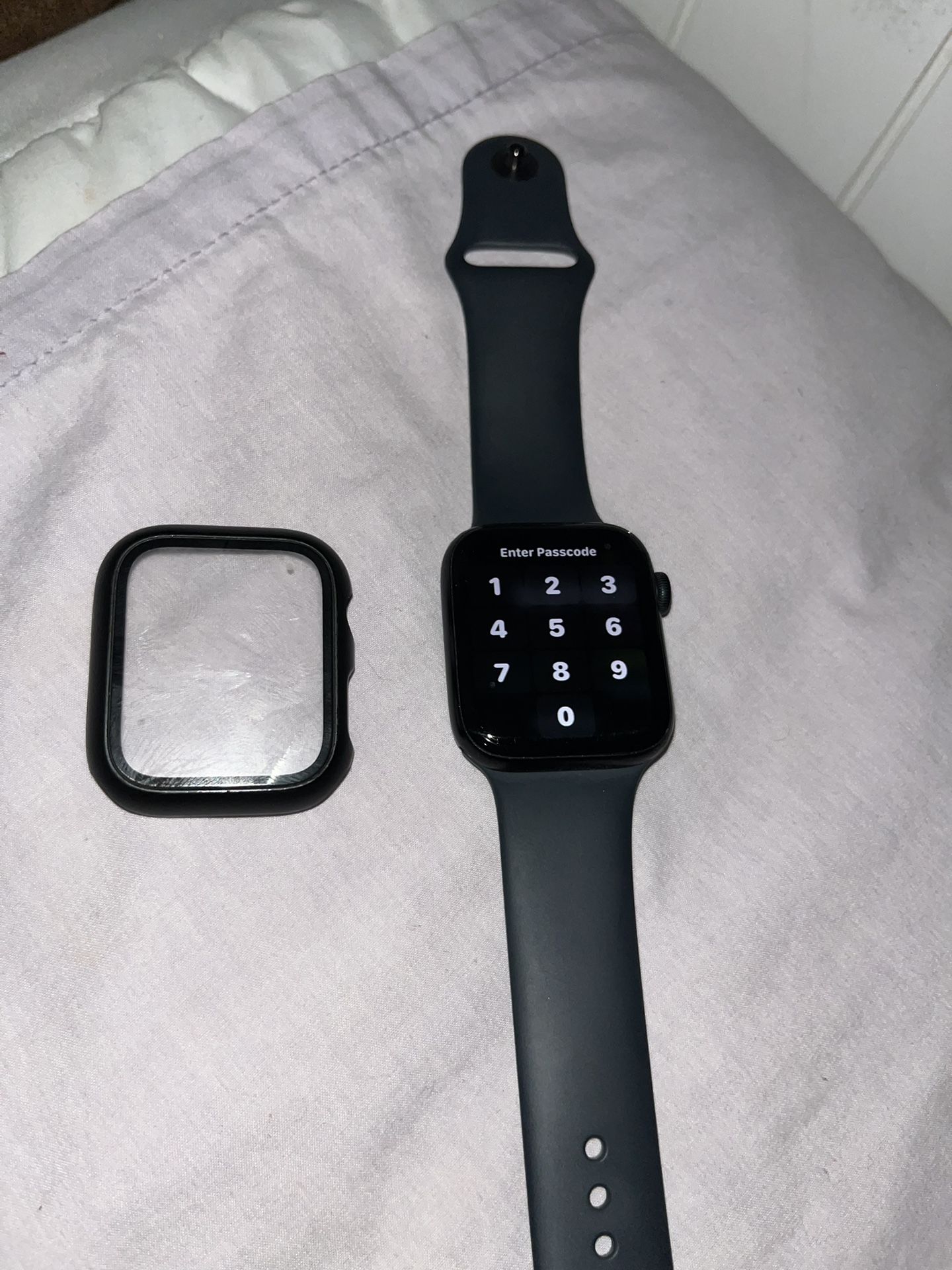 Apple Watch SE 2nd Gen (Amazing Condition)