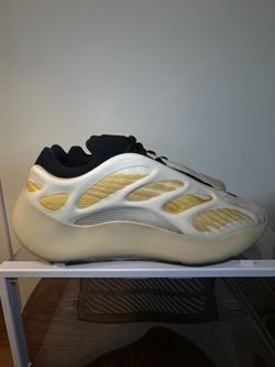 Adidas Yeezy 700 Safflower