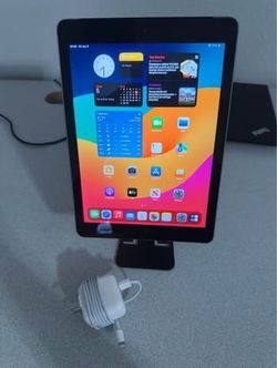 iPad 6th generation / 32GB / Cellular / iOS 17 / Grey