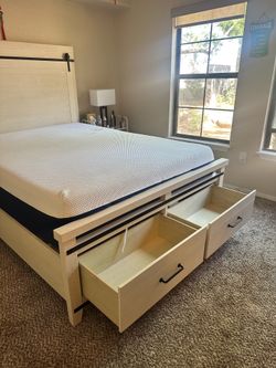 Montana Queen White Storage Platform Bed & Mattress - EXCELLENT CONDITION