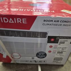 New Frigidaire 23,200 BTU 208V Window AC With Heat 1,400 sq ft New