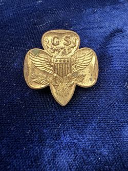 Super Vintage Girl Scouts GS Trefoil Gold Tone Pin