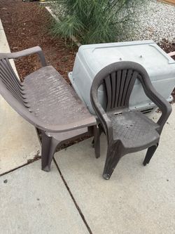 Free chairs and dog crate