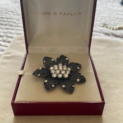 Beautiful Brooch With Silver Tone And Rhinestones 