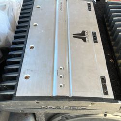 Jl Audio 300/4 Amp And Rockford Fosgate 800a4