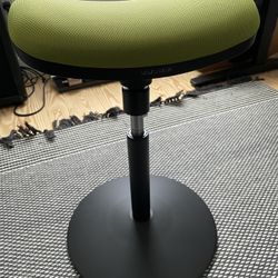 Uplift Saddle Stool