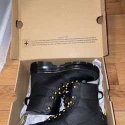 Boots Dr Martens COMB TECH SIZE 7