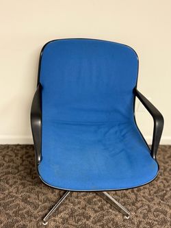 Single iron chair with cloth cover