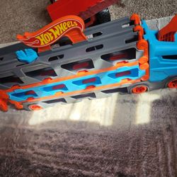 Hot wheels race hauler 