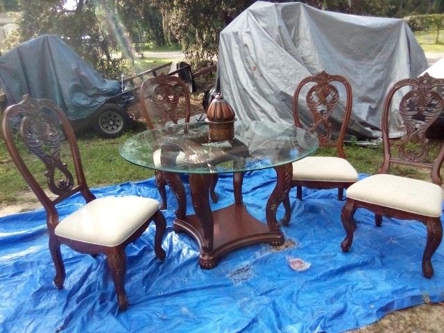 Hand Card Dining Room Set Clean Seats $90 Delivery Available