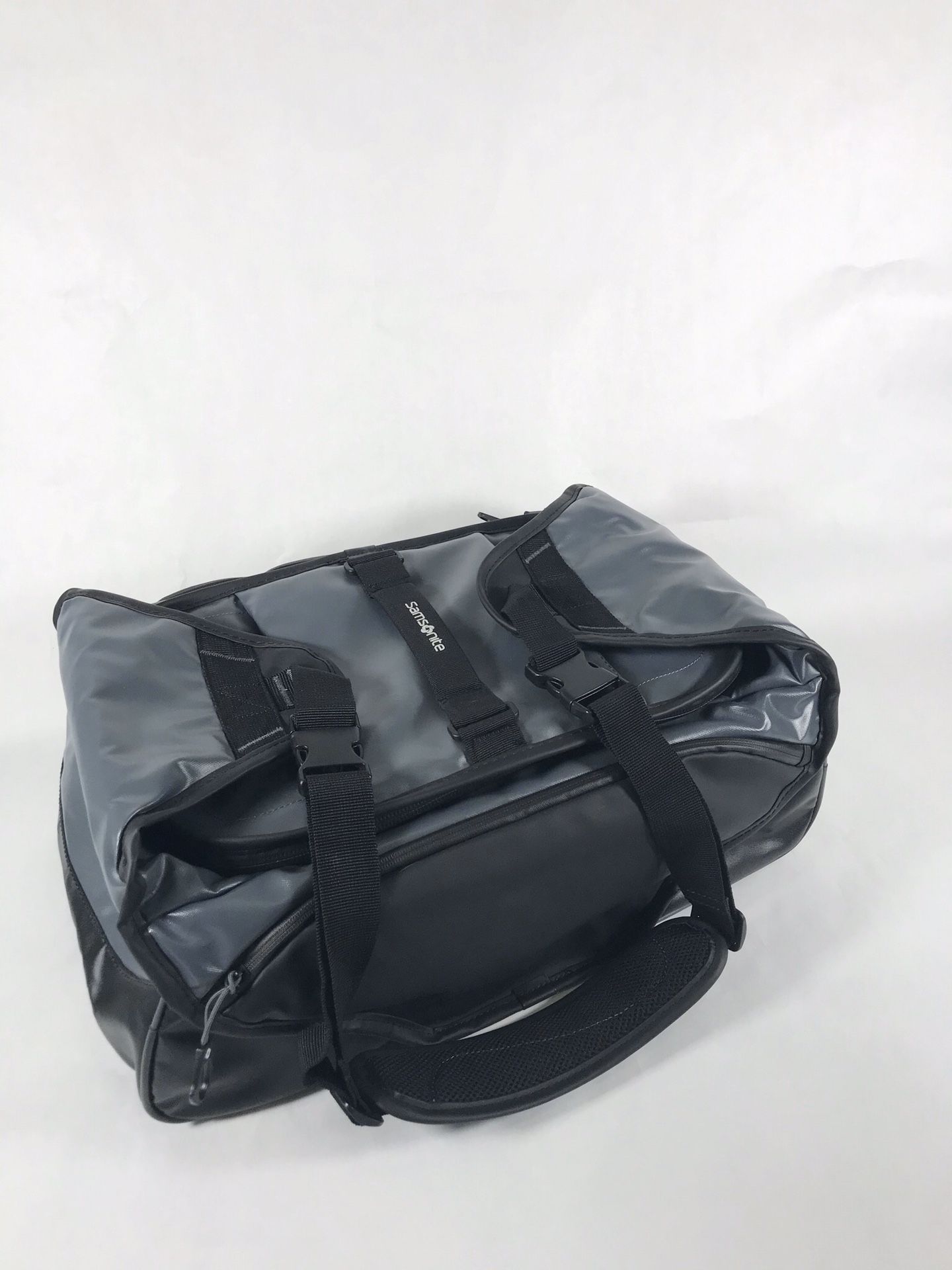 Samsonite Water Resistant Duffle Bag 27" Duffel Bag Gray Packable Lightweight Carry-On Weekend Travel Gym Bag