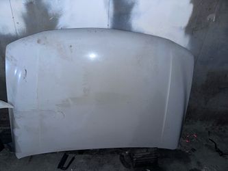 White Yukon 04-06 Hood