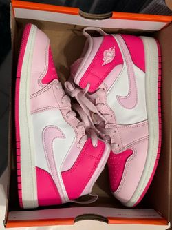 Jordan 1 Mid 2.5y (Pink/White)