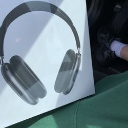 Black Air Pods Max 