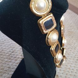 Gold And Pearl Necklace 