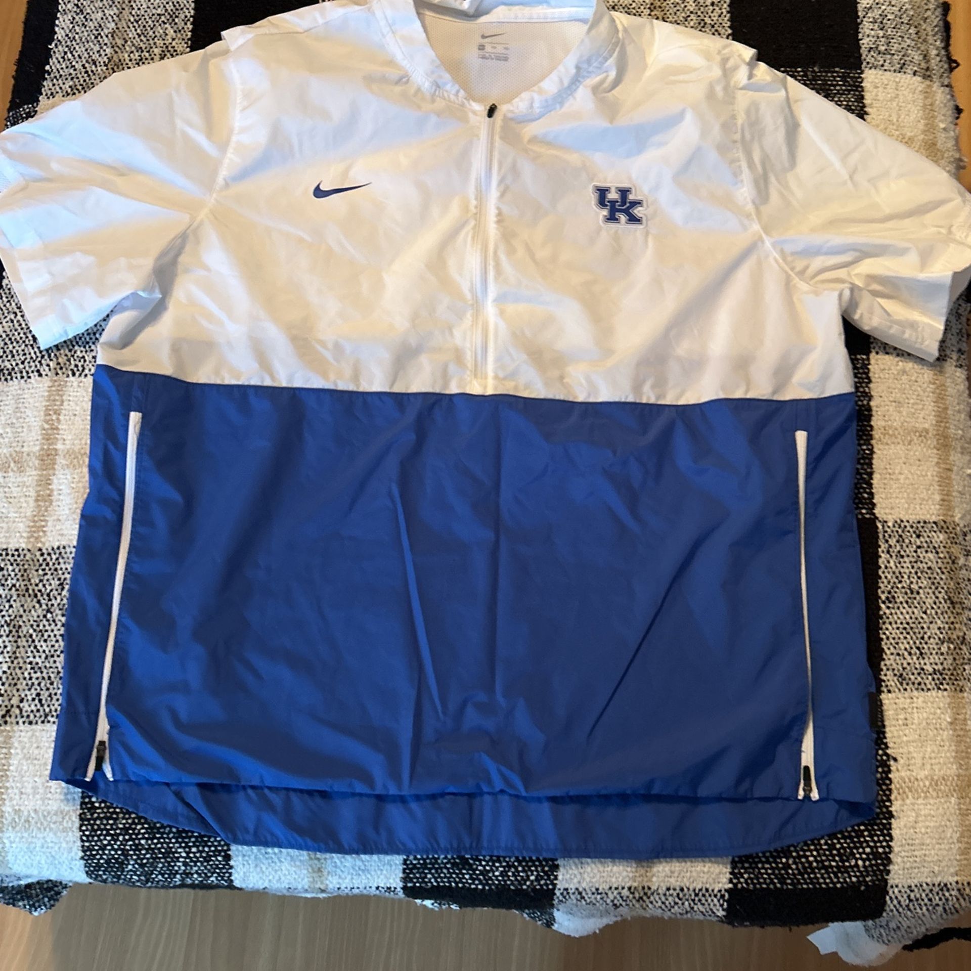 University of Kentucky lightweight double XL short sleeve windbreaker