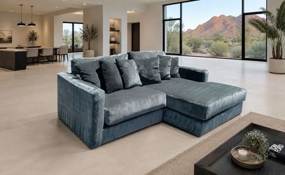 Beautiful Sectional Couch + DELIVERY