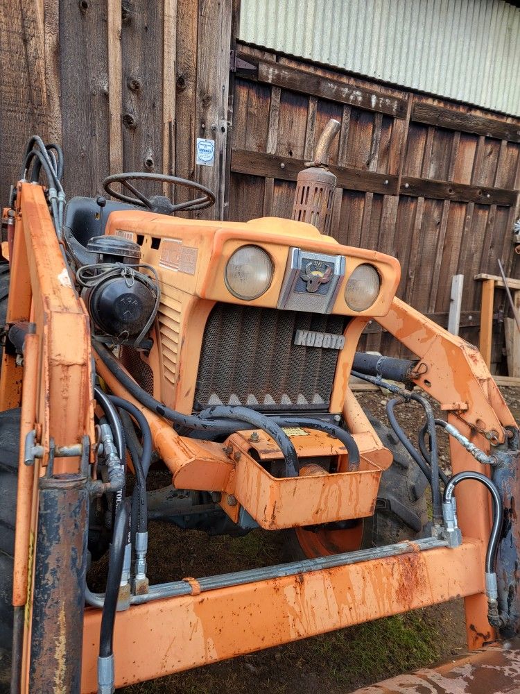 Kubota B7100 4x4 Tractor