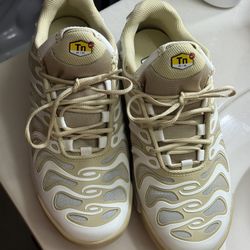 Nike Air Max Plus Drift in the colorway Sail/Team Gold with the style code FV4081-103 ….SIZE 7 WOMENS 