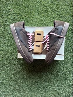 Travis Scott Jordan 1 “Velvet”